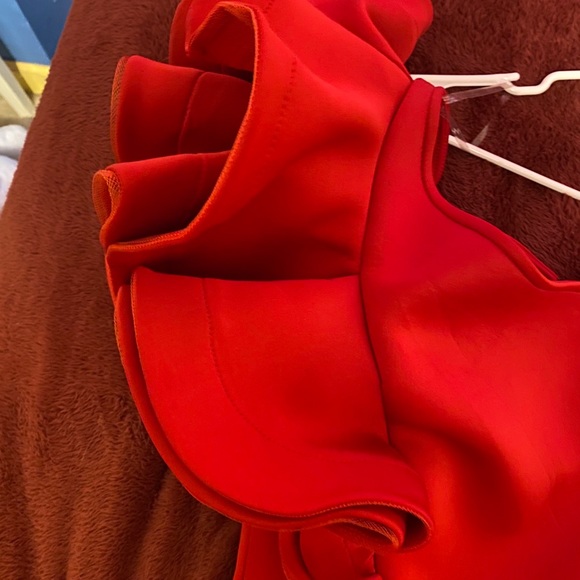 Red ruffle shoulder mermaid style dress - Picture 6 of 8